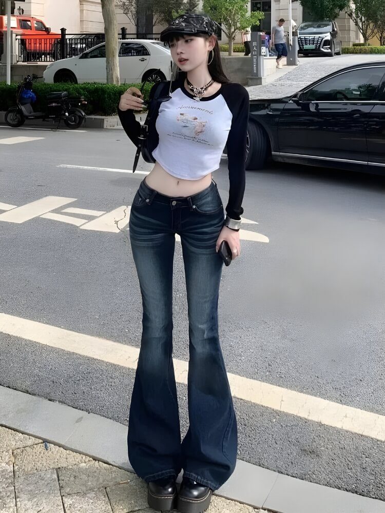 Y2K Flare Jeans - Image 4